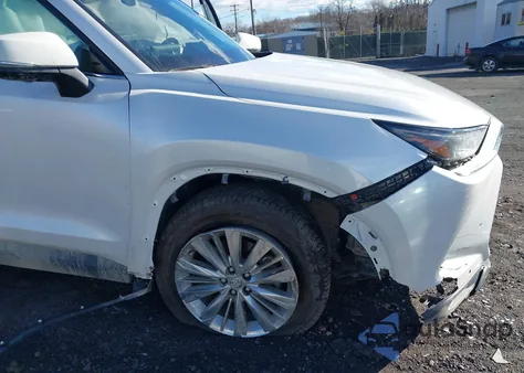 2024 Toyota Grand Highlander Platinum from USA, damaged, VIN 5TDAAAB54RS043167